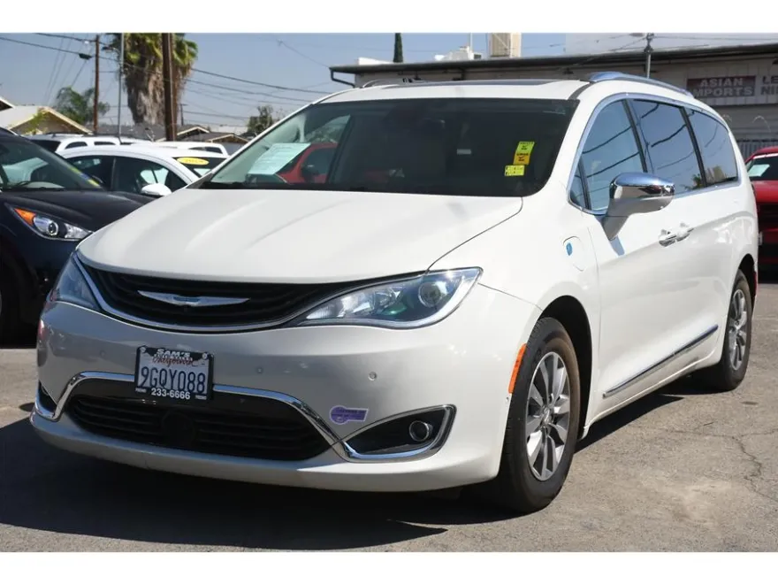 2019 Chrysler Pacifica Hybrid Limited photo 1
