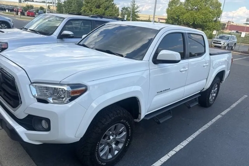 2019 Toyota Tacoma SR5 V6 photo 1