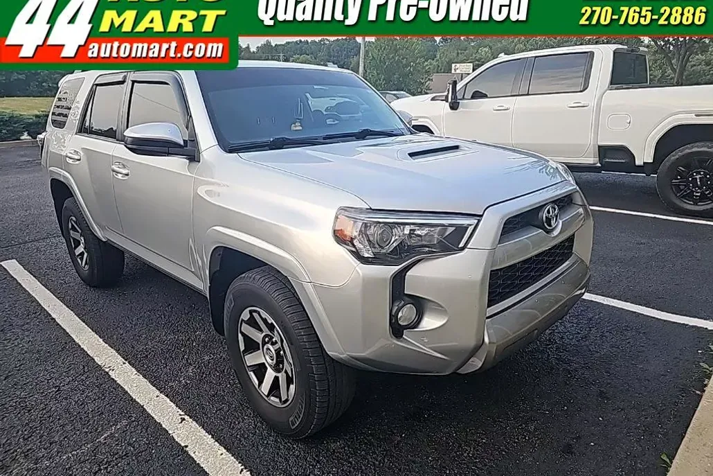 2018 Toyota 4Runner SR5 photo 1
