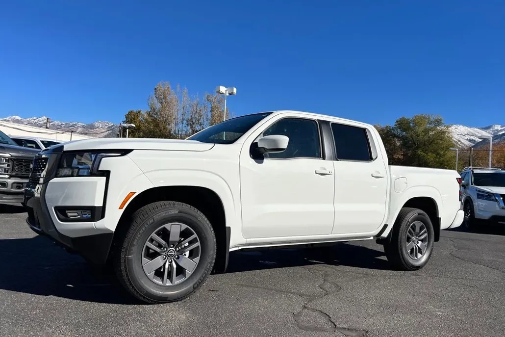 2025 Nissan Frontier SV photo 1