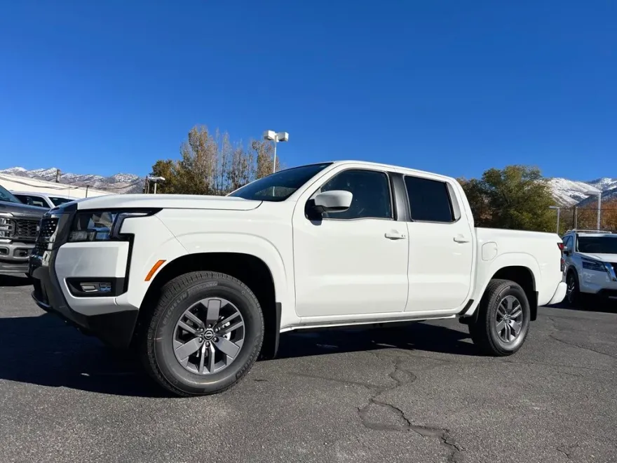2025 Nissan Frontier SV photo 1