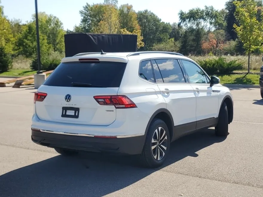 2022 Volkswagen Tiguan S photo 1
