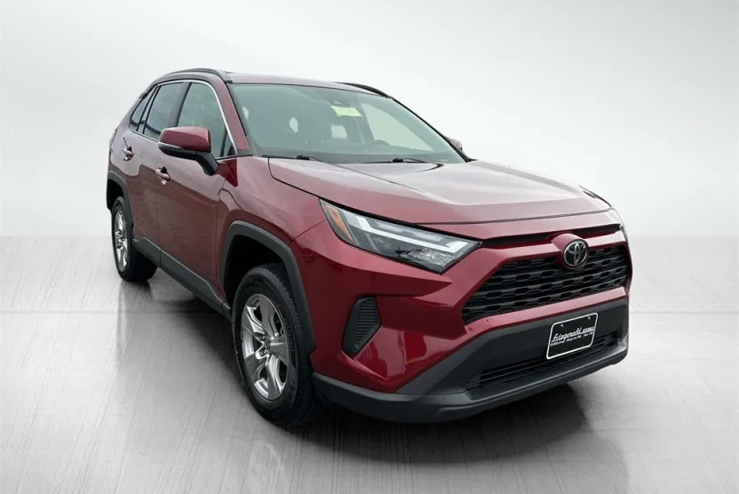 2023 Toyota RAV4 XLE photo 1