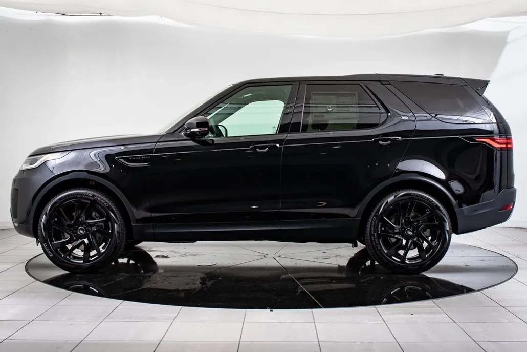 2025 Land Rover Discovery S photo 1