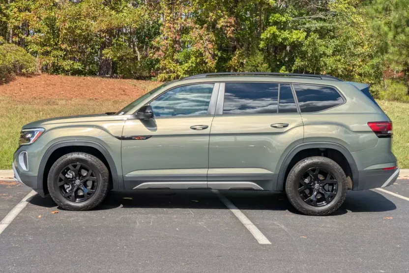2024 Volkswagen Atlas Peak Edition SEL photo 1