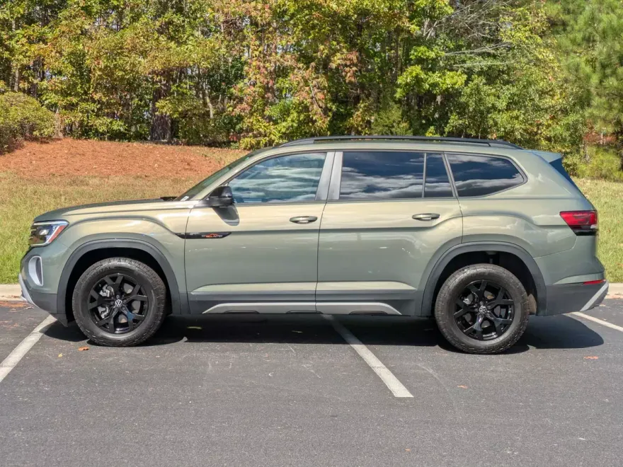 2024 Volkswagen Atlas Peak Edition SEL photo 1