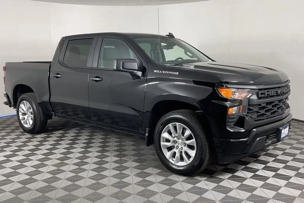 2025 Chevrolet Silverado 1500 Custom photo 1