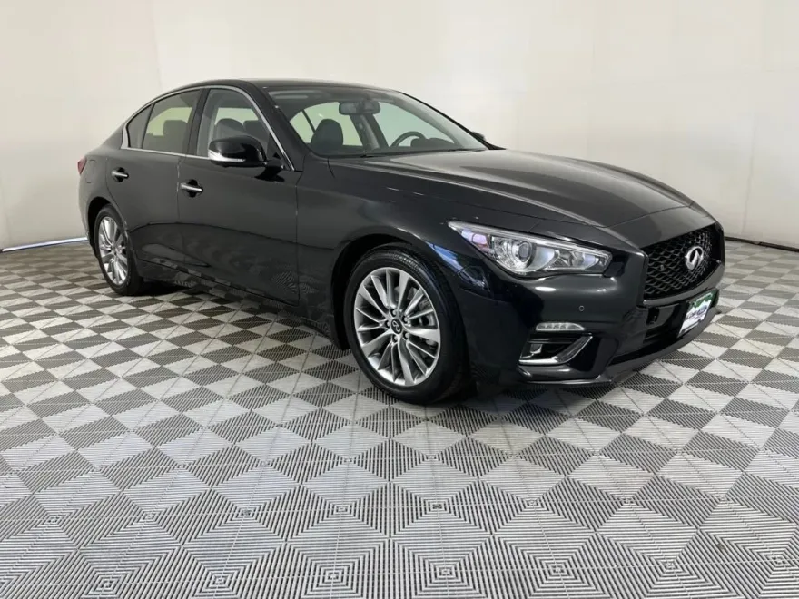 2023 Infiniti Q50 LUXE photo 1