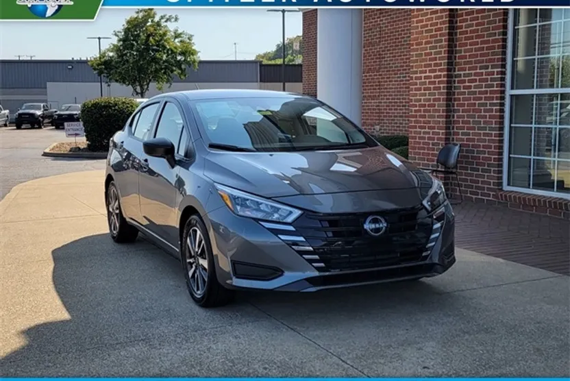2025 Nissan Versa 1.6 S photo 1