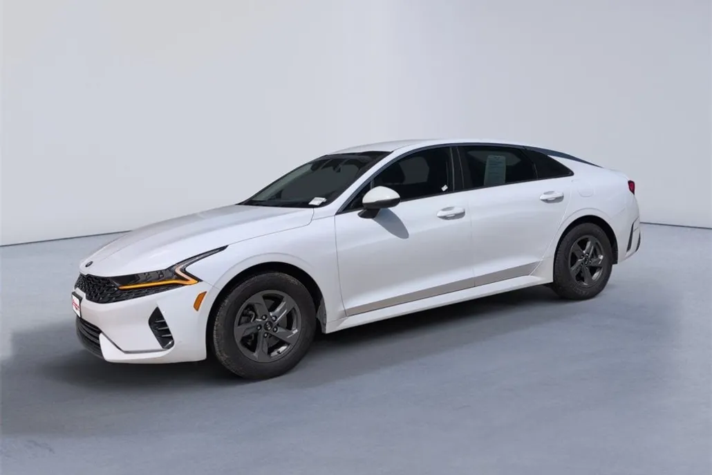 2021 Kia K5 LX photo 1