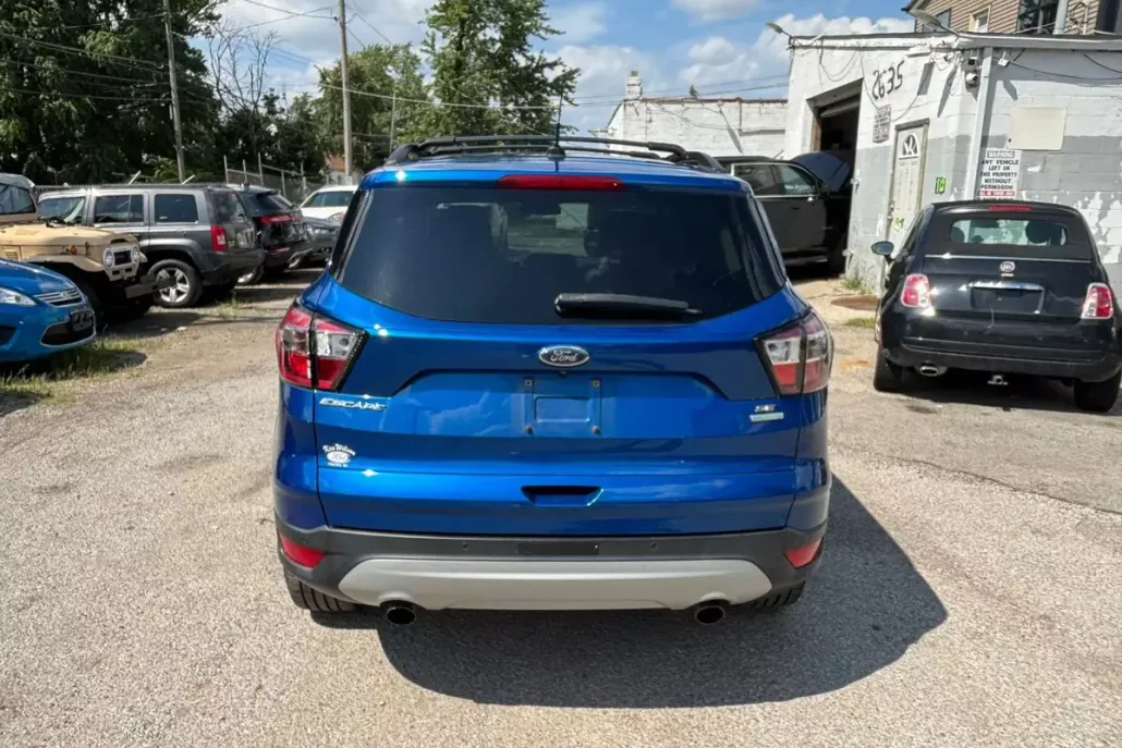 2017 Ford Escape SE Sport photo 1