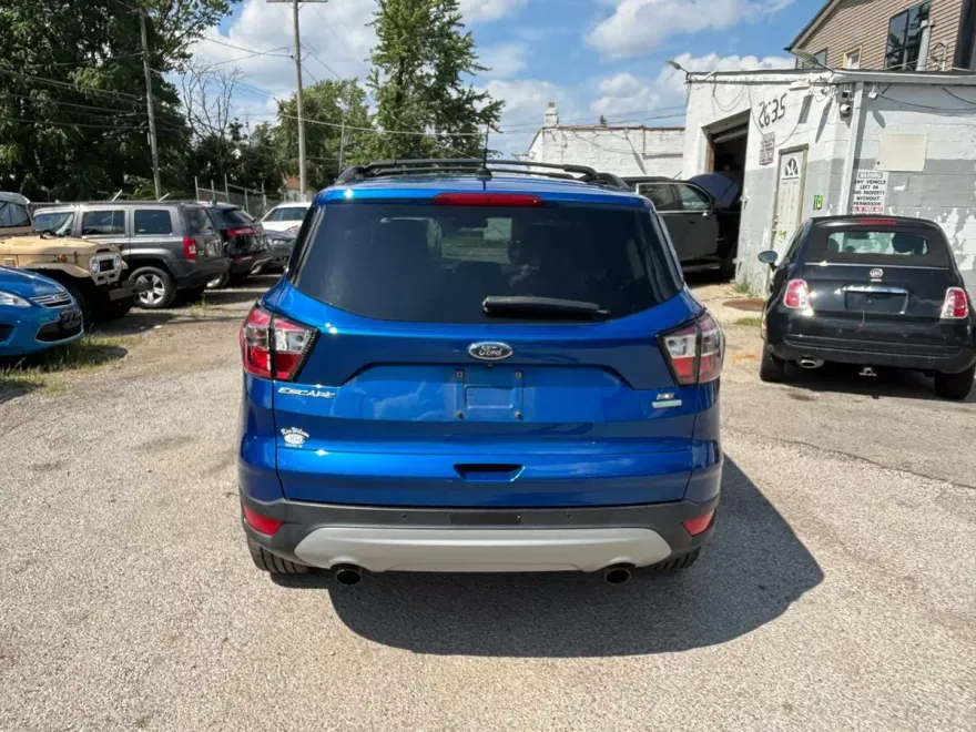 2017 Ford Escape SE Sport photo 1