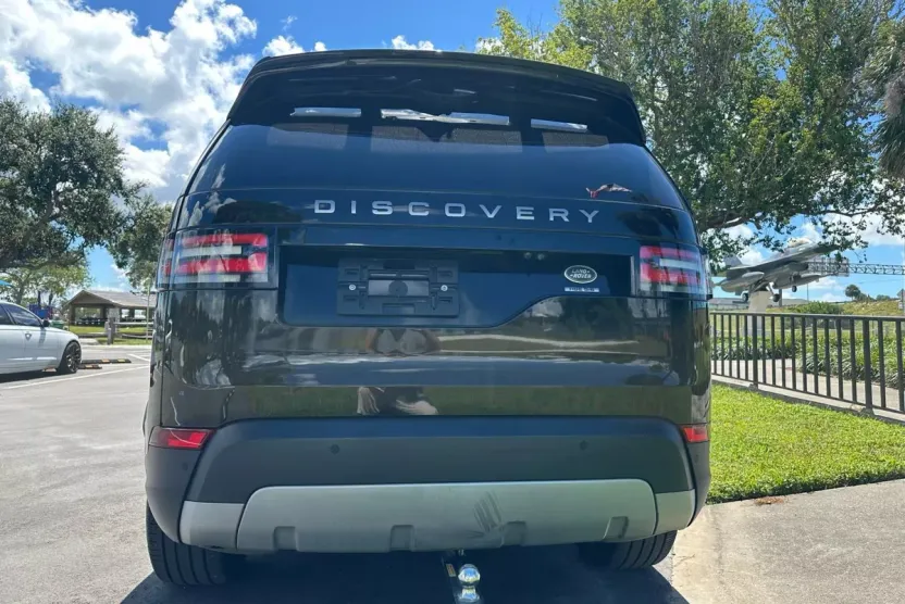 2019 Land Rover Discovery HSE photo 1