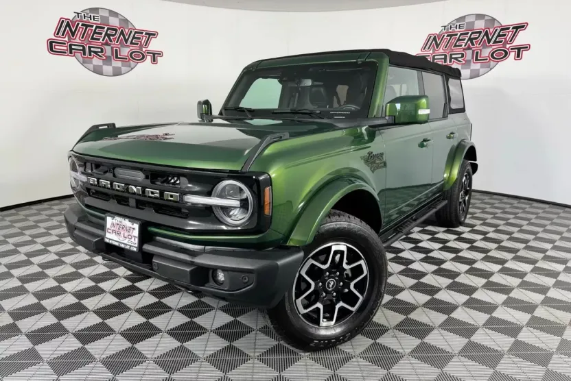 2023 Ford Bronco Outer Banks photo 1