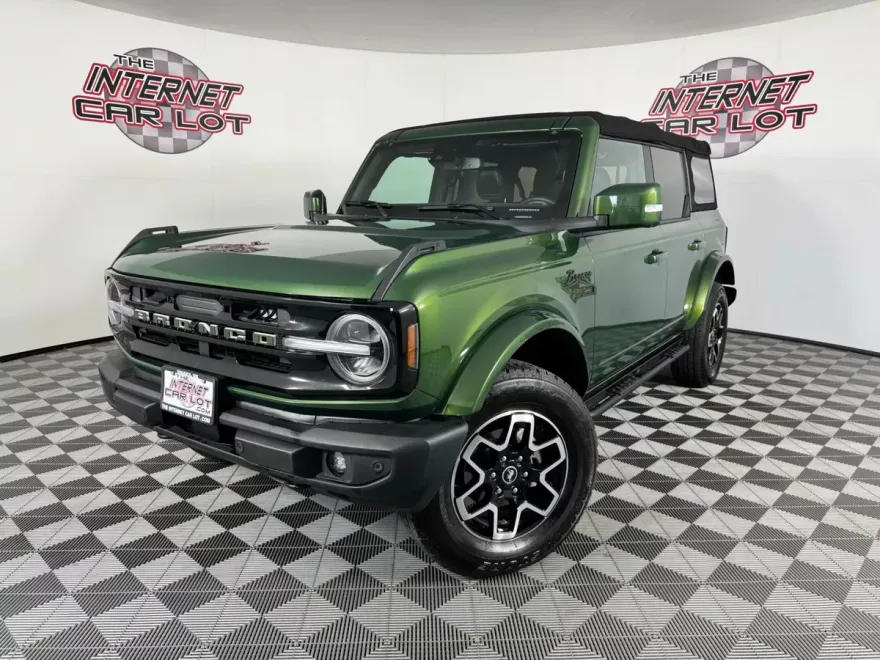 2023 Ford Bronco Outer Banks photo 1