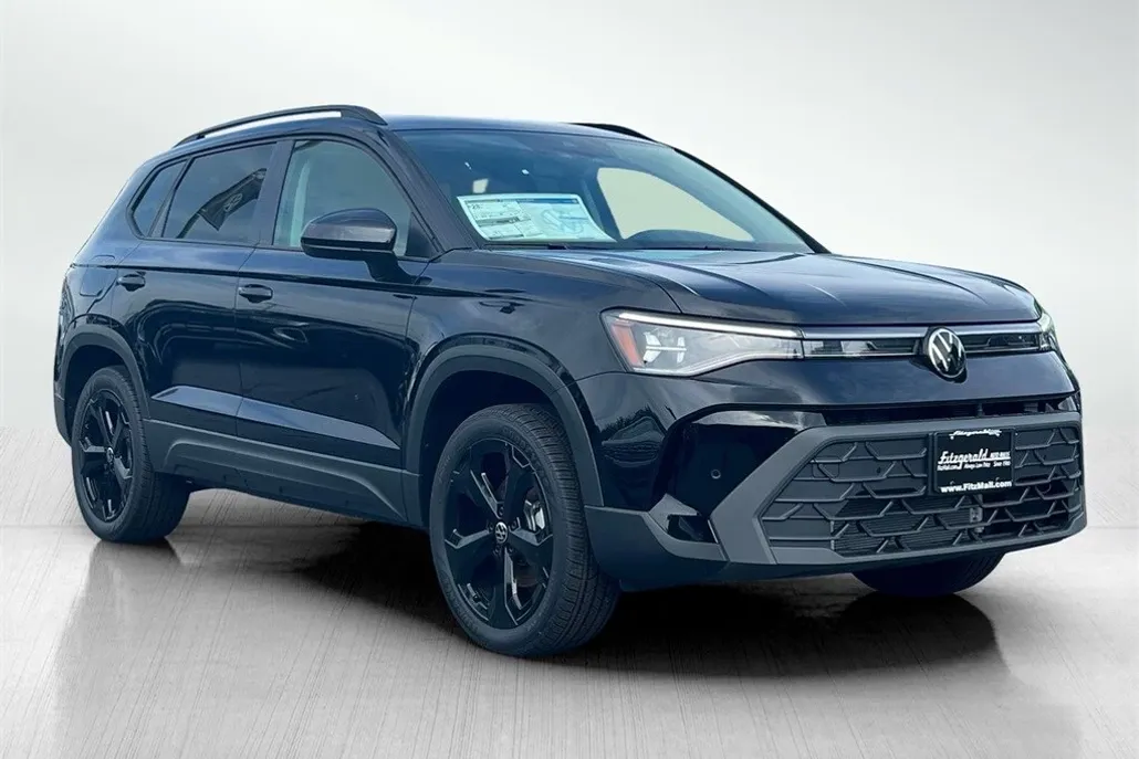 2025 Volkswagen Taos SE photo 1