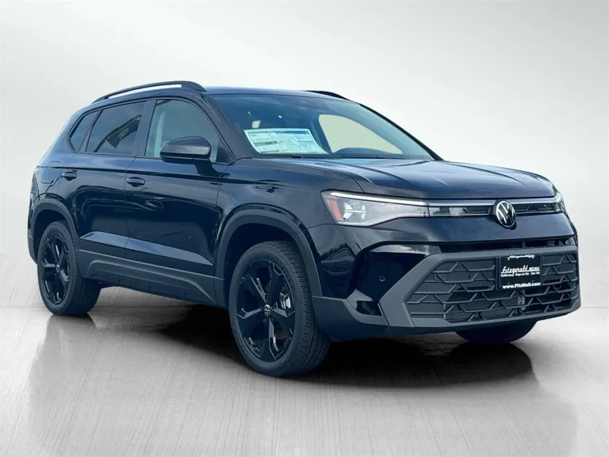 2025 Volkswagen Taos SE photo 1