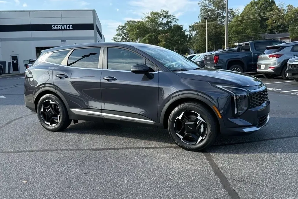 2026 Kia Sportage EX photo 1