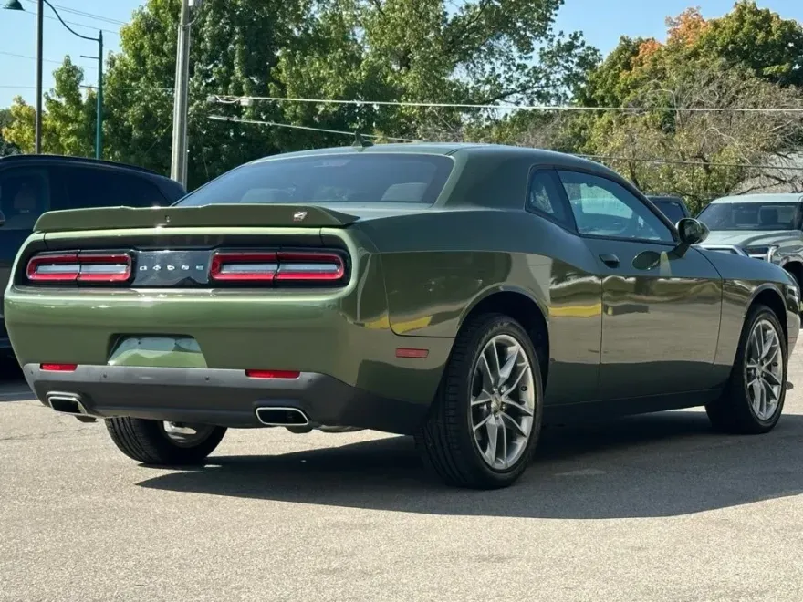 2022 Dodge Challenger GT photo 1