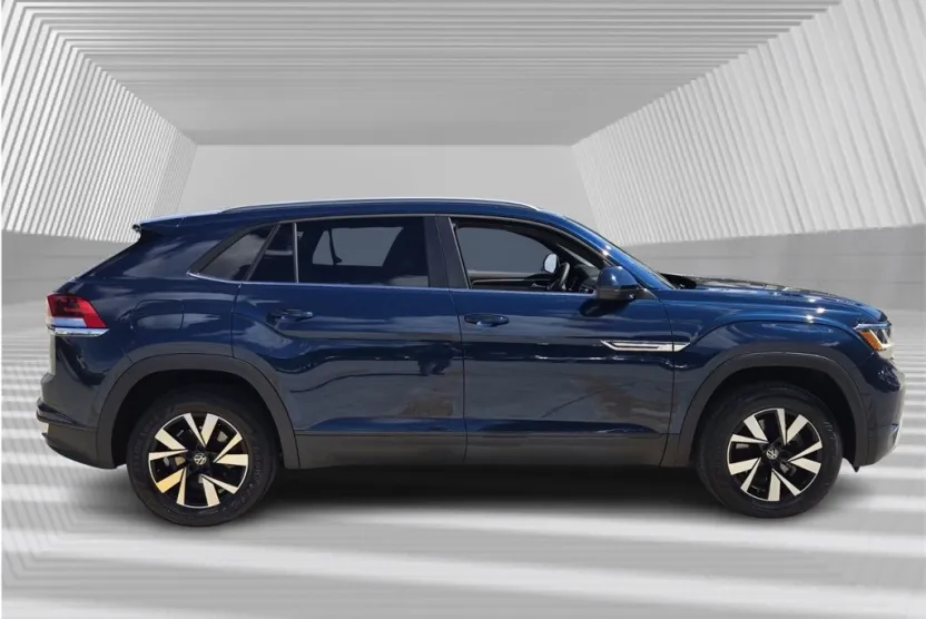 2022 Volkswagen Atlas Cross Sport SE photo 1