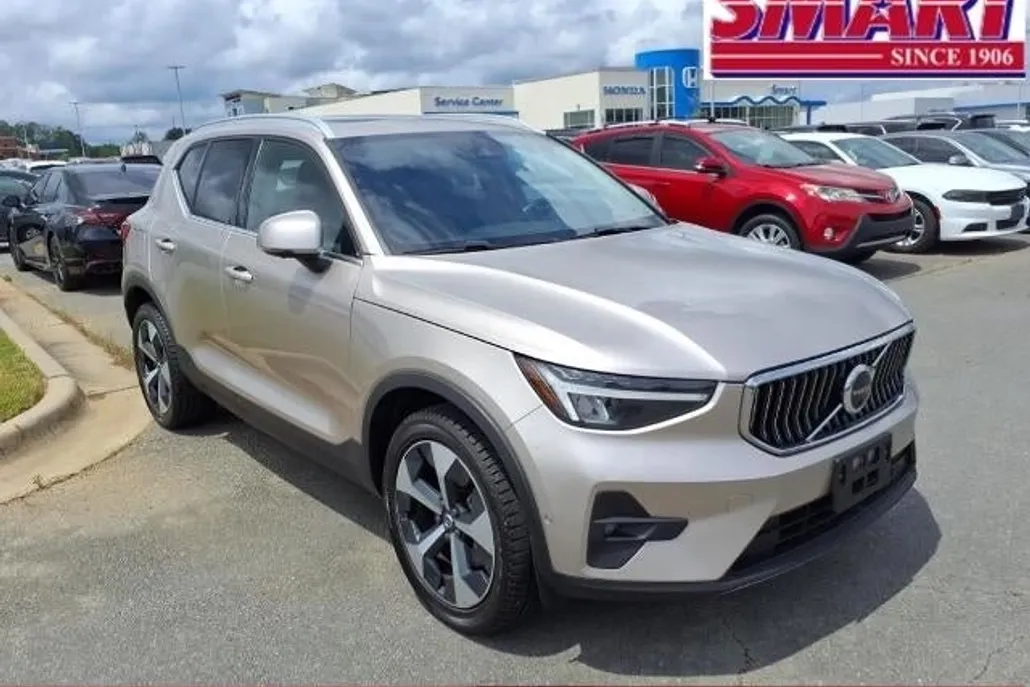 2023 Volvo XC40 Ultimate photo 1