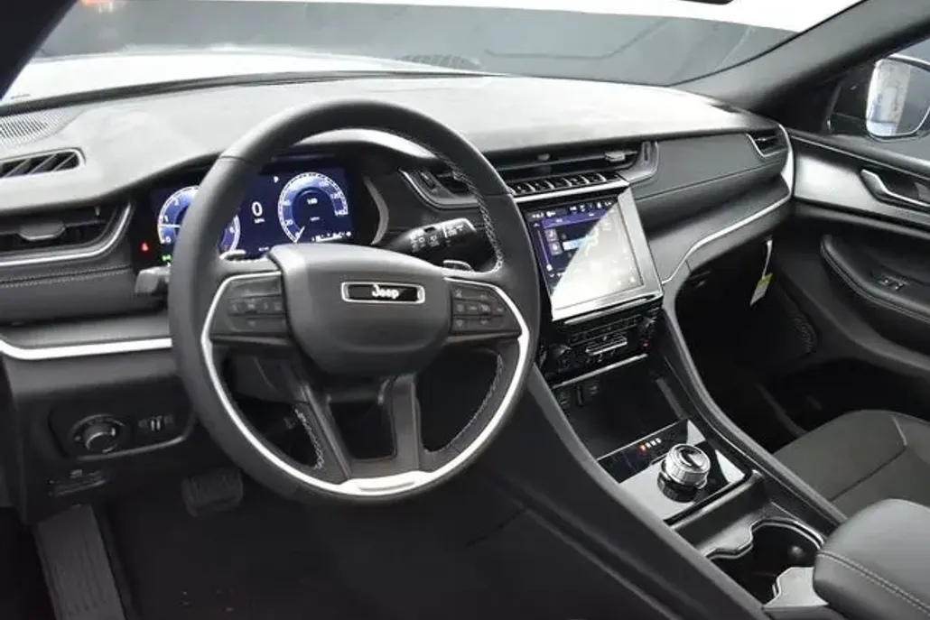 2025 Jeep Grand Cherokee Altitude X photo 1