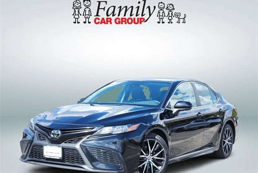 2024 Toyota Camry SE photo 1