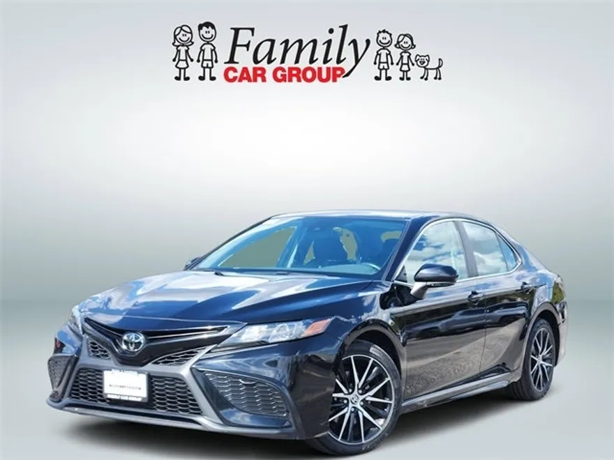 2024 Toyota Camry SE photo 1