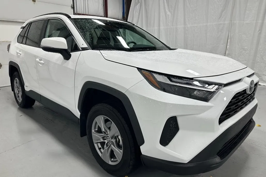 2025 Toyota RAV4 Hybrid XLE photo 1