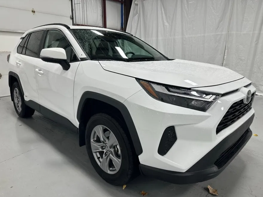 2025 Toyota RAV4 Hybrid XLE photo 1