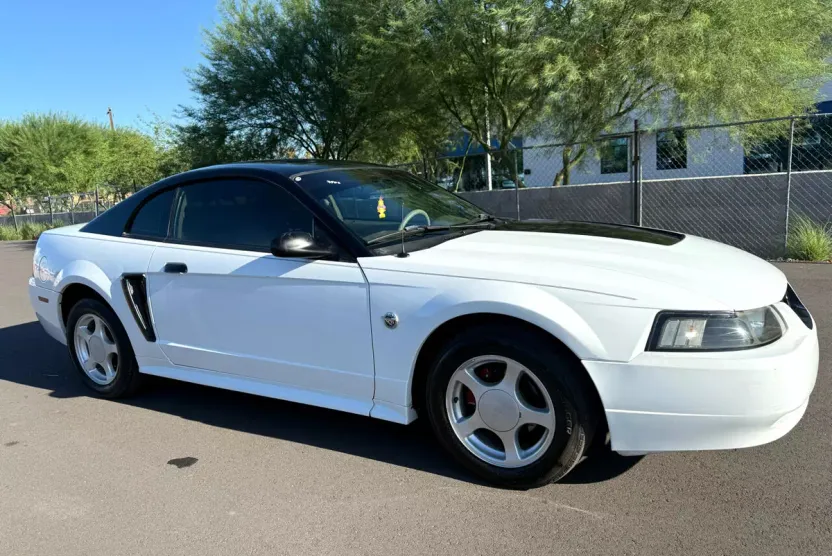 2004 Ford Mustang Premium photo 1