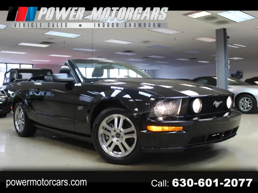 2005 Ford Mustang GT Deluxe Convertible photo 1