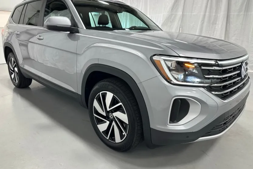 2025 Volkswagen Atlas SE Technology photo 1
