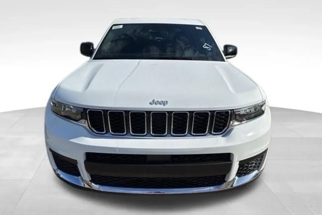 2025 Jeep Grand Cherokee Laredo photo 1