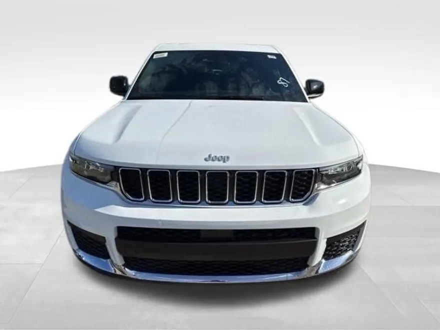 2025 Jeep Grand Cherokee Laredo photo 1