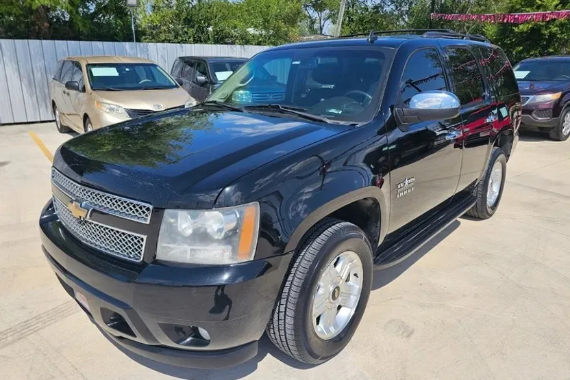 2011 Chevrolet Tahoe LS photo 1