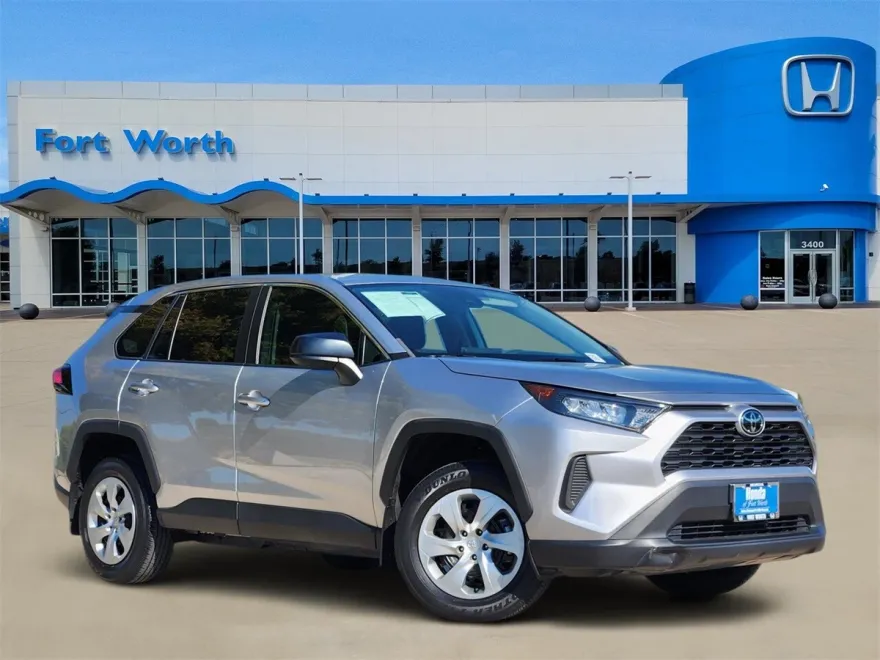 2022 Toyota RAV4 LE photo 1