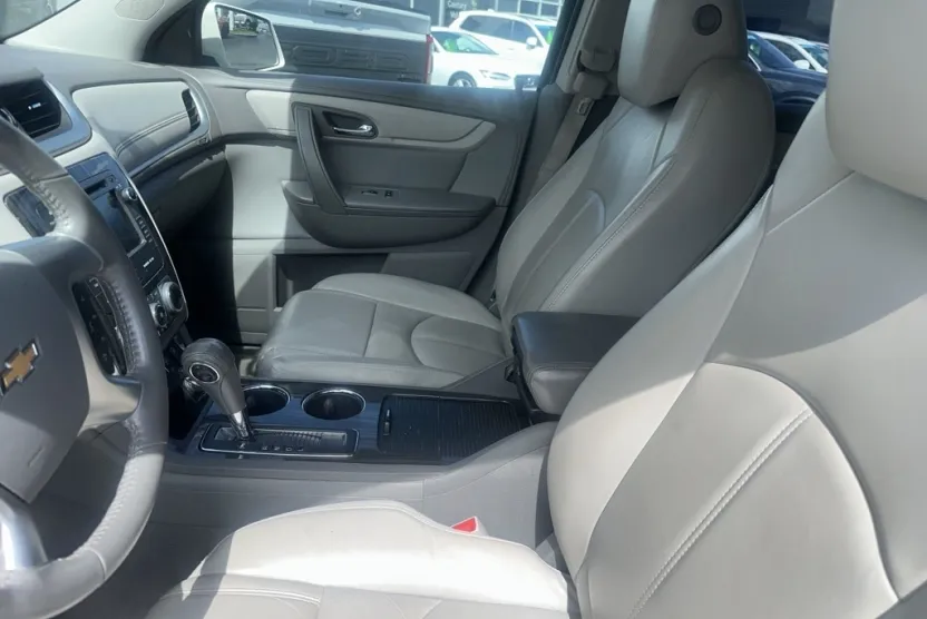 2014 Chevrolet Traverse 2LT photo 1
