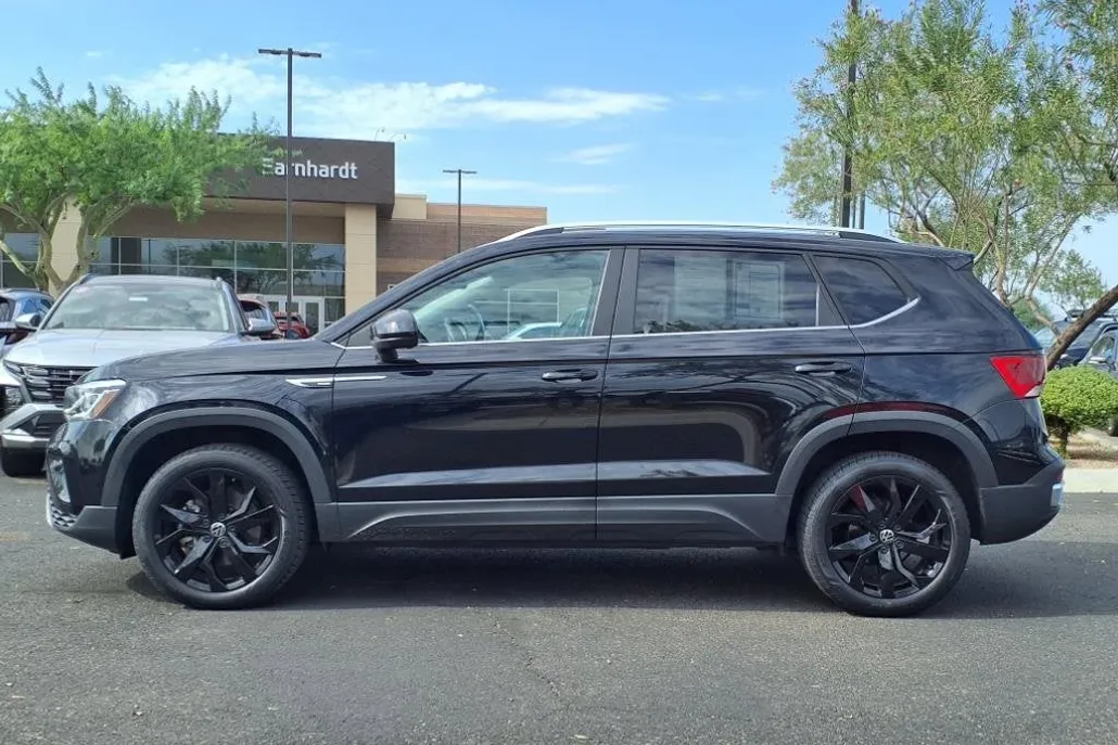 2022 Volkswagen Taos SEL photo 1