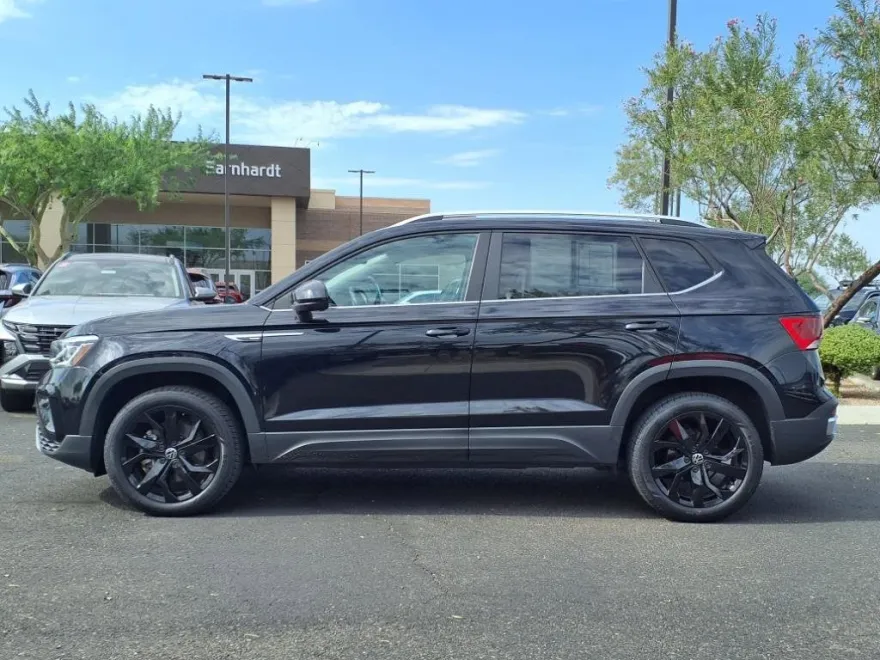 2022 Volkswagen Taos SEL photo 1