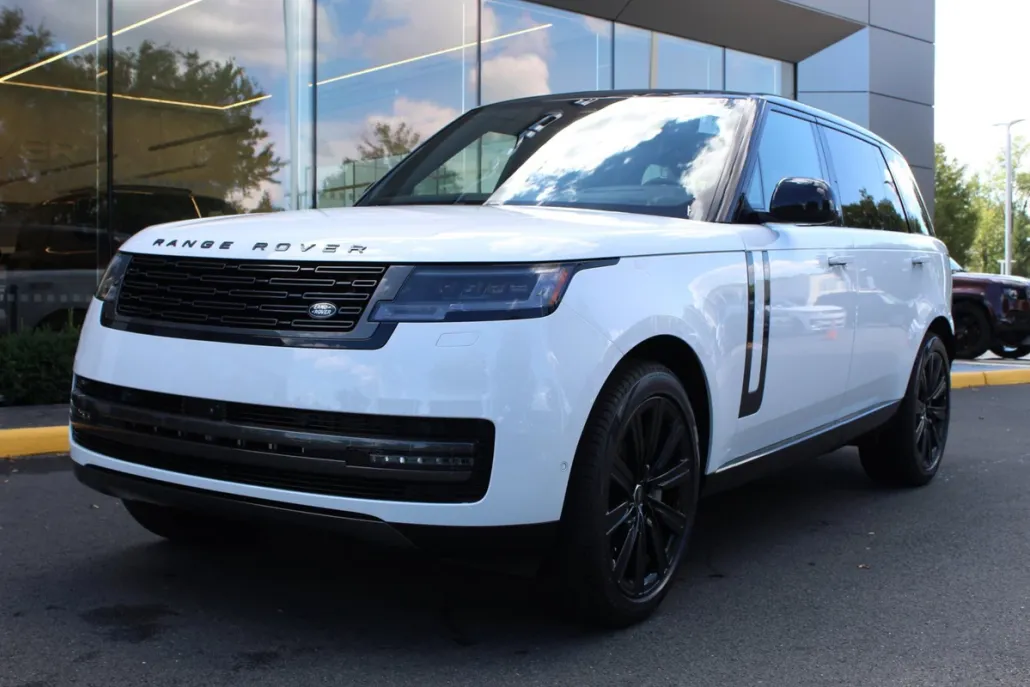 2025 Land Rover Range Rover SE photo 1