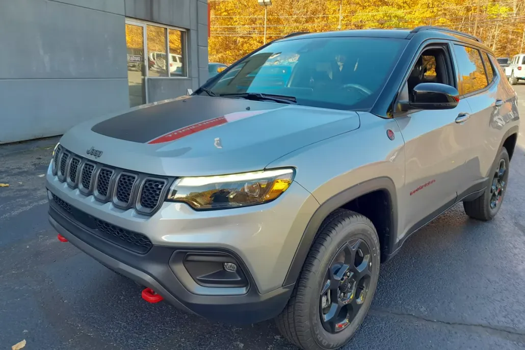 2023 Jeep Compass Trailhawk photo 1