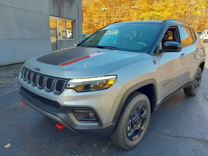 2023 Jeep Compass Trailhawk photo 1