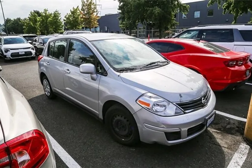 2012 Nissan Versa 1.8 S photo 1
