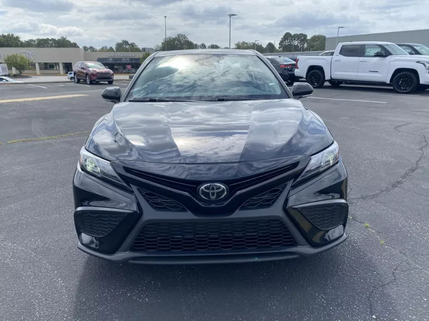 2023 Toyota Camry SE photo 1