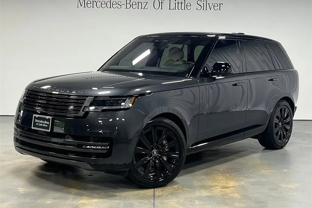 2023 Land Rover Range Rover SE photo 1