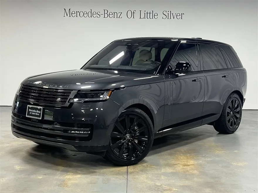 2023 Land Rover Range Rover SE photo 1