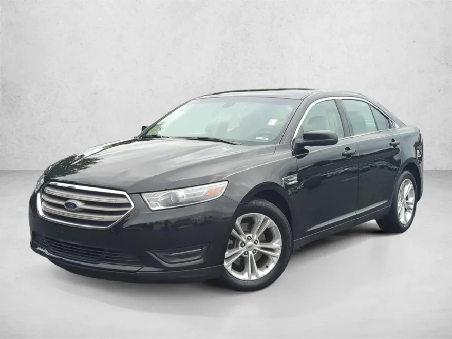 2013 Ford Taurus SEL photo 1