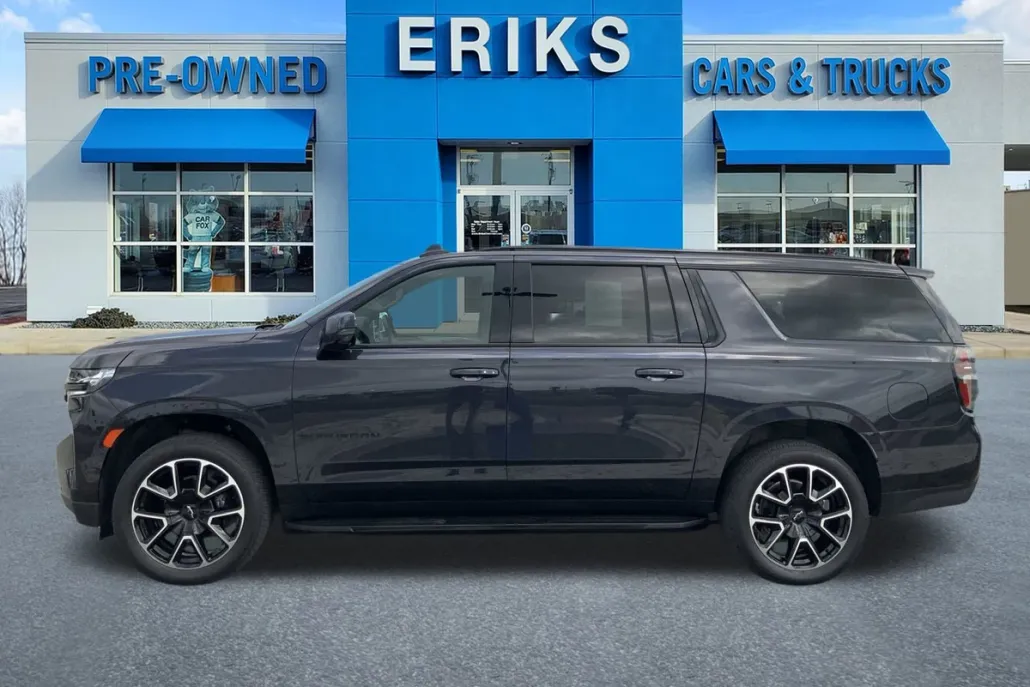 2023 Chevrolet Suburban RST photo 1