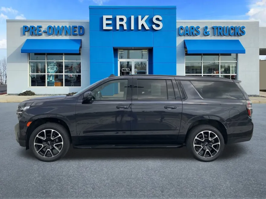 2023 Chevrolet Suburban RST photo 1